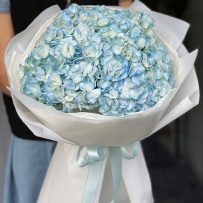 Букет из 5 голубых гортензий в Ступино