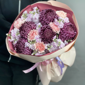 Букет "Софи" из хризантем Бигоуди, диантусов и ароматных маттиол в Ступино