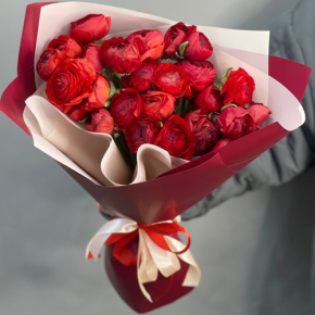 Букет из 21 красного ранункулюса в Ступино