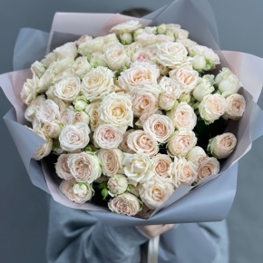 Букет "Кремовый микс" из 25 кустовых роз (50 см) в Ступино