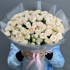 Букет из 35 кремовых кустовых роз (50 см) в Ступино