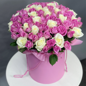 Композиция в шляпной коробке из 151 розы кения микс в Ступино