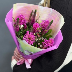 Букет "Вспышка" из гиацинтов, хамелациума и вероники в Ступино