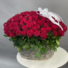 Композиция в корзине из 101 красной розы в Ступино
