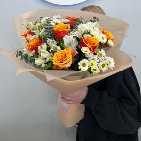 Букет "Апельсин" из роз и хризантем сантини в Ступино