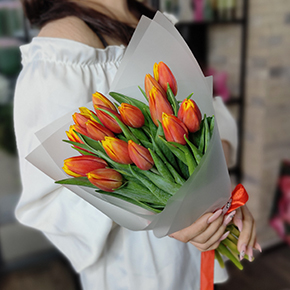 Букет из 15 огненных тюльпанов в Ступино