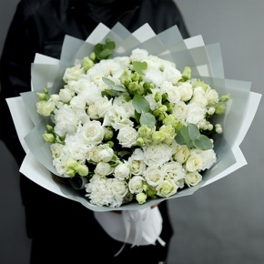 Букет "Маскарпоне" из роз, диантусов, эустом и гиперикума в Ступино