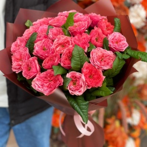 Букет из 25 махровых пионовидных роз Риджентс парк  (60 см) в Ступино