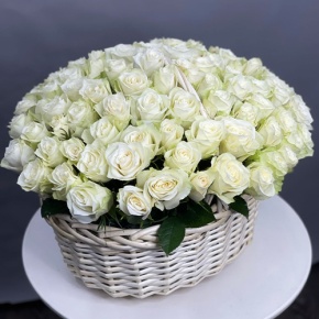 101 белая роза в корзине (40 см) в Ступино