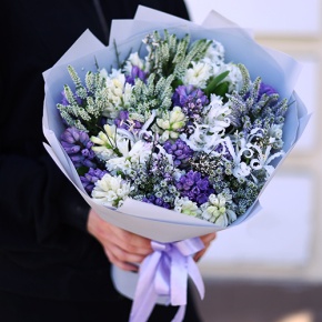 Букет "Алиби" из гиацинтов, вероники, нерине в Ступино