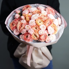 Букет "Моя мечта" из ранункулюсов и кустовых роз в Ступино