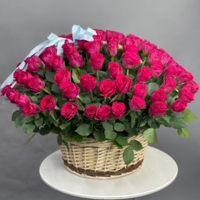 Композиция в корзине из 151 малиновой розы в Ступино