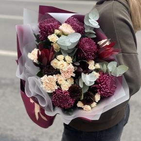 Букет "В каждом мгновении" из хризантем Бигоуди, кустовых роз, сафари, гербер Экзотик и диантусов в Ступино