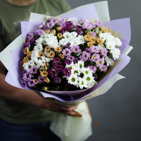 Букет "Улыбнись" из 21 хризантемы сантини микс (цвет в ассортименте) в Ступино