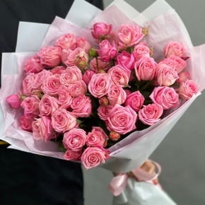 Букет из 11 нежных кустовых роз в Ступино