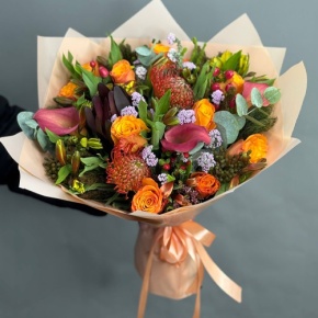 Букет "Даниэлла" из калл, роз, гиперикума, сафари, капса и лейко в Ступино