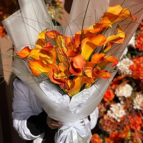 Монобукет из 21 оранжевой каллы в Ступино