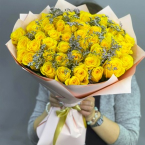 Букет из 51 лимонной розы с лимониумом в Ступино