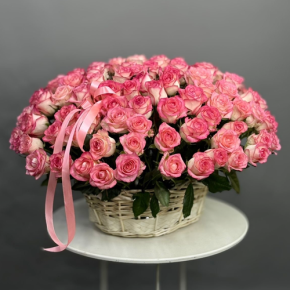 Композиция в корзине из 101 розы Джумилия в Ступино