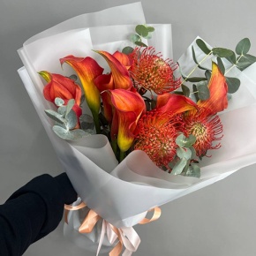 Букет "Империал" из калл, лейко и эвкалипта в Ступино