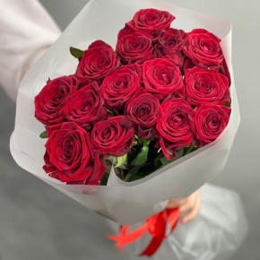 Букетик из 15 красных роз (60 см) в Ступино