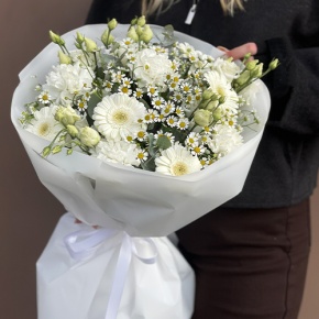 Букет "Вера и надежда" из ромашек, гербер, эвкалипта, диантусов и эустом в Ступино