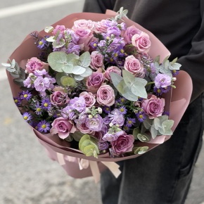 Букет "Хрустальный" из роз, астера и ароматных маттиол в Ступино