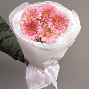 Букет из 5 розовых гербер мини в Ступино