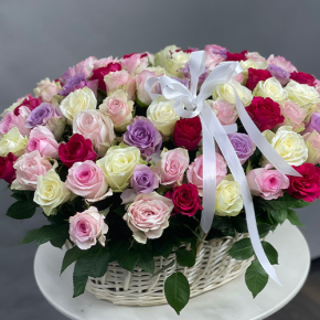 Композиция в корзине из 101 розы микс в Ступино