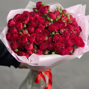 Букет из 17 красных кустовых пионовидных роз (50 см) в Ступино