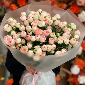 Букет из 35 нежных кустовых роз (40 см) в Ступино