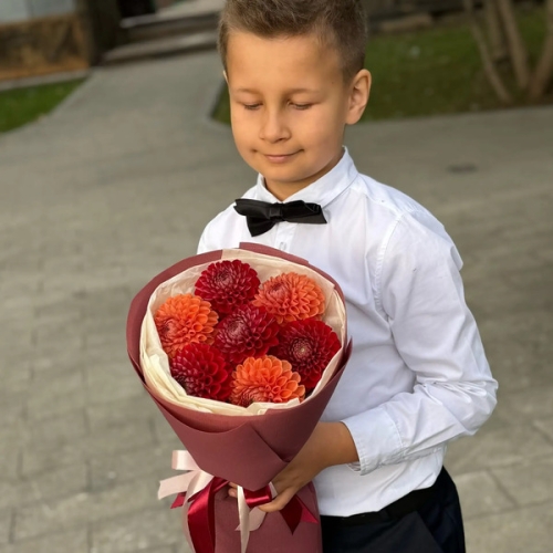 Букет из 7 сезонных георгин в Ступино