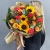 Букет "Ричи" из подсолнухов, альстромерий, гиперикума, роз, скиммии и диантусов в Ступино