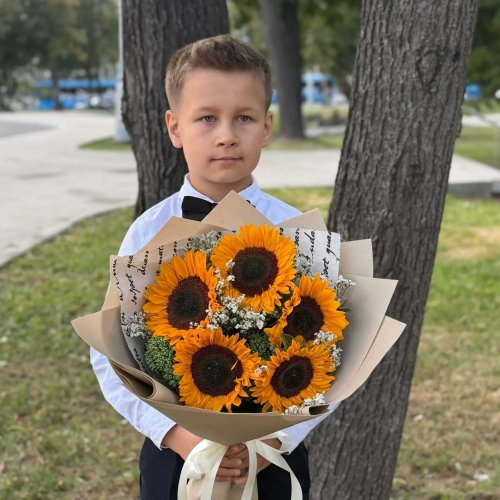 Букет на 1 сентября из 5 подсолнухов и лимониума в Ступино