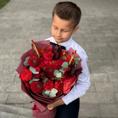 Букет с георгинами, розами и леукадендроном в Ступино