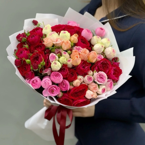 Букет из 15 разноцветных веток кустовых роз в Ступино