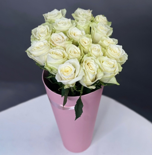 19 белых роз Кения в конусе в Ступино